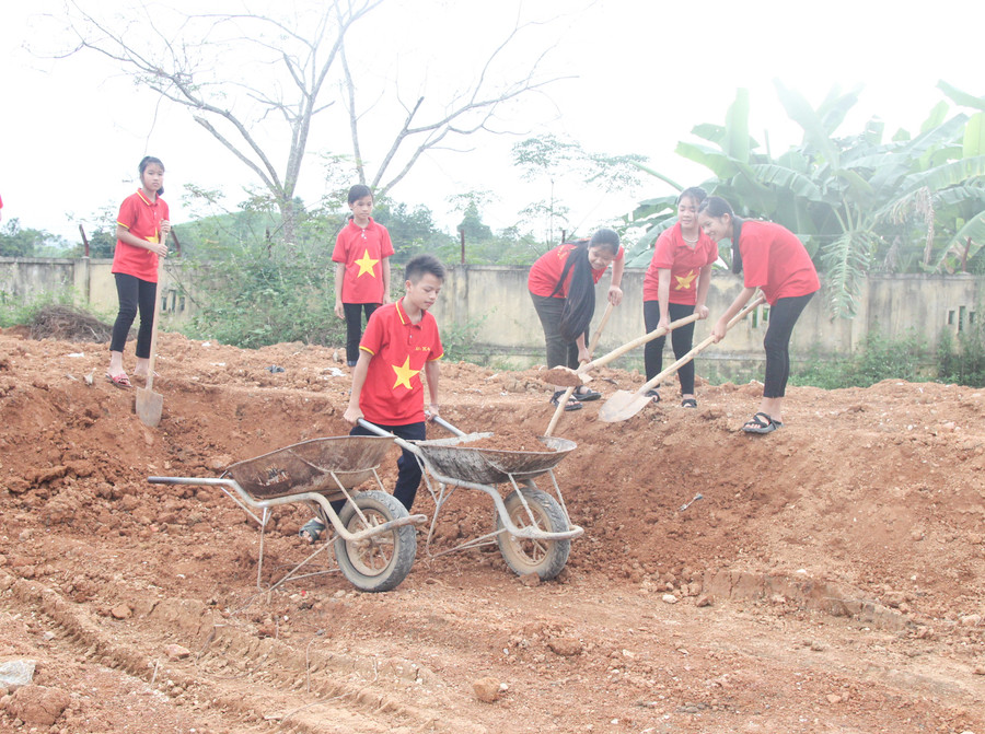 Nhà trường giáo dục học sinh tinh thần tương thân tương ái và yêu lao động
