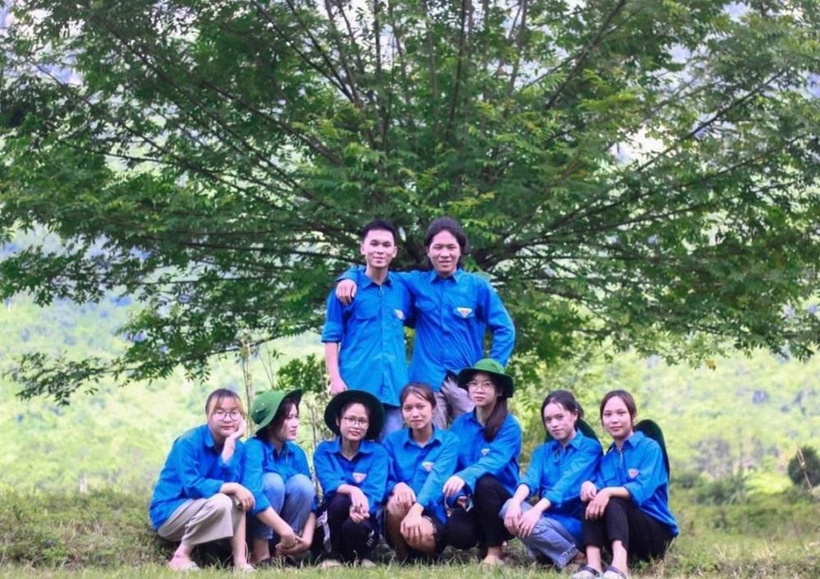 Phu Hờ Mè luôn tích cực tham gia các hoạt động tình nguyện. Phu Hờ Mè luôn tích cực tham gia các hoạt động tình nguyện.