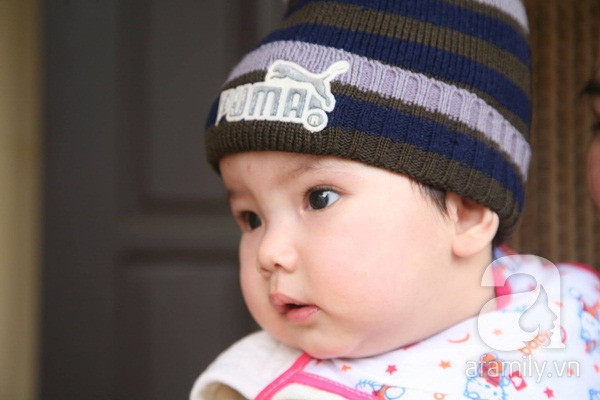 Bé gái khoảng 9 tháng tuổi, bụ bẫm bị bỏ rơi ở chùa Bé gái khoảng 9 tháng tuổi, bụ bẫm bị bỏ rơi ở chùa