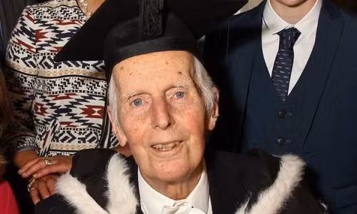 John Philip Trower trong ngày tốt nghiệp. Ảnh: First Degree Photography