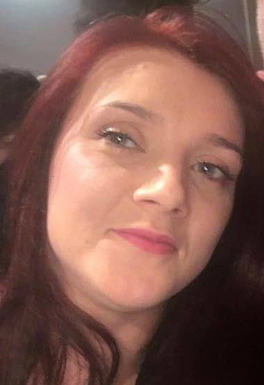 Chị Jenna đã hành động ngay lập tức khi biết có em bé ở trong xe gặp nguy hiểm. Chị Jenna đã hành động ngay lập tức khi biết có em bé ở trong xe gặp nguy hiểm. Ảnh: The Sun.