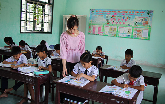 Lớp ghép tiếng Anh của học sinh vùng càng tại điểm trường An Thơ