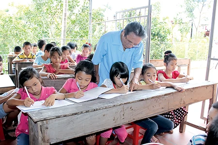 Thầy giáo thương binh lặng lẽ gieo mầm 