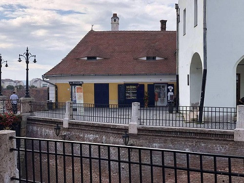 Ngôi nhà chống trộm. Ngôi nhà chống trộm.