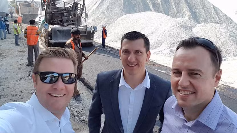 Từ trái qua phải là các Giám đốc của Công ty MacRebur: Toby McCartney, Gordon Reid và Nick Burnett