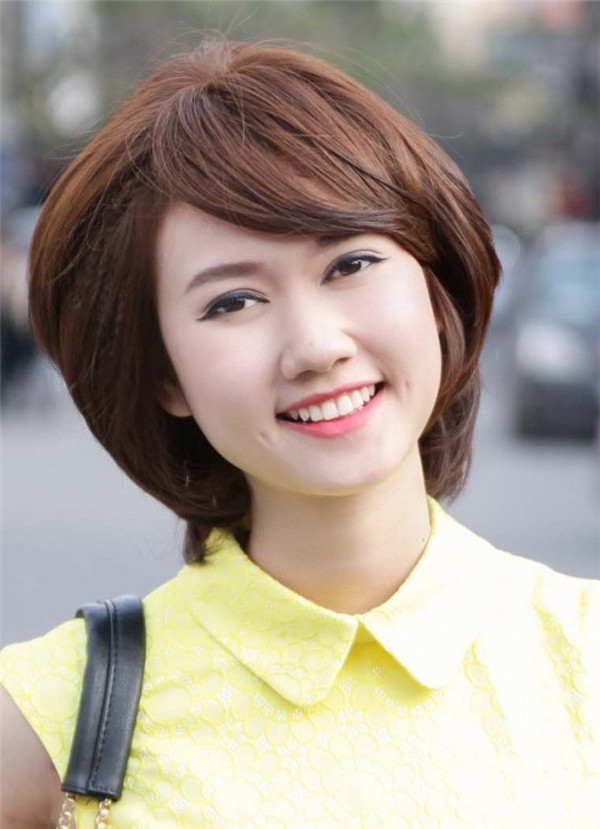 Tóc ngắn cho mặt vuông để kiểu nào đẹp nhất, đây là 7 gợi ý cho bạn ảnh 7 20160120-035740-5-kieu-toc-ngan-ngang-vai-tuyet-dep-2015-cho-khuon-mat-tron-tro-nen-de-thuong-tre-trung-2_600x829