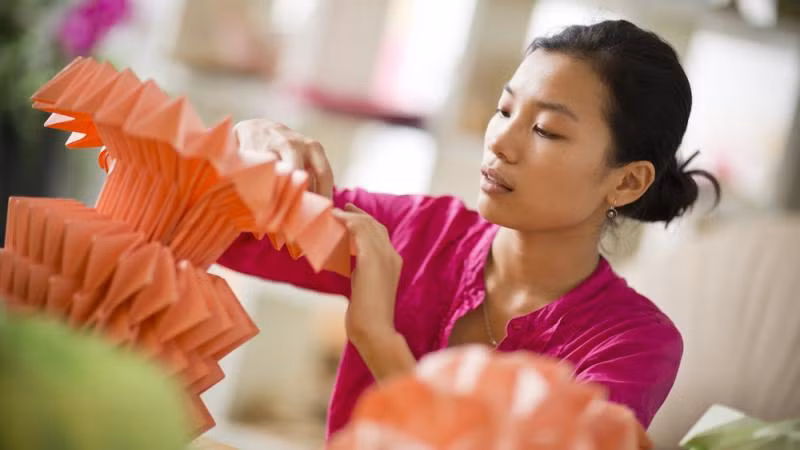 Bạn trẻ Việt đam mê sáng tạo với thủ công truyền thống