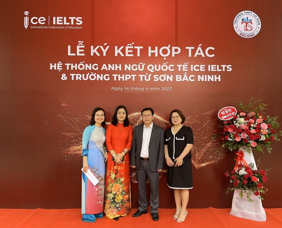 Ông Nguyễn Sỹ Phượng - Phó Trưởng phòng GDTH&GDTX tỉnh Bắc Ninh cùng các đại biểu tham dự lễ ký kết. Ông Nguyễn Sỹ Phượng - Phó Trưởng phòng GDTH&GDTX tỉnh Bắc Ninh cùng các đại biểu tham dự lễ ký kết.