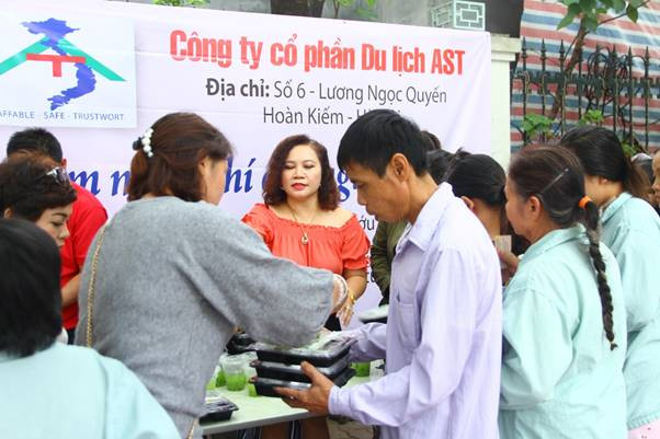 Những suất cơm miễn phí được trao tặng cho bệnh nhân ung bướu Những suất cơm miễn phí được trao tặng cho bệnh nhân ung bướu
