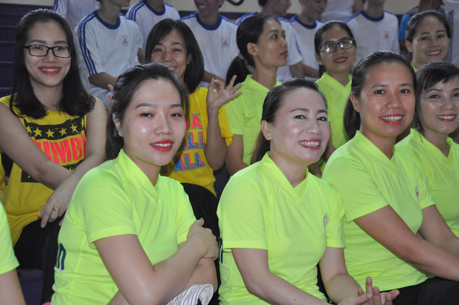 Tâm trạng vui tươi, phấn khởi của các vận động viên tham dự Giải bóng bàn “Người giáo viên nhân dân” tranh giải “Báo Giáo dục và Thời đại” lần thứ 14