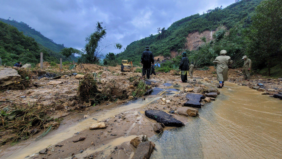 Lực lượng chức năng đang nỗ lực tìm kiếm người mất tích.
