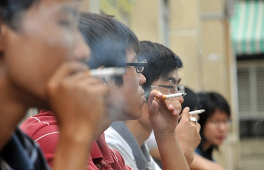 “Tôi có hút thuốc lá ở nhà cô đâu mà cấm!”