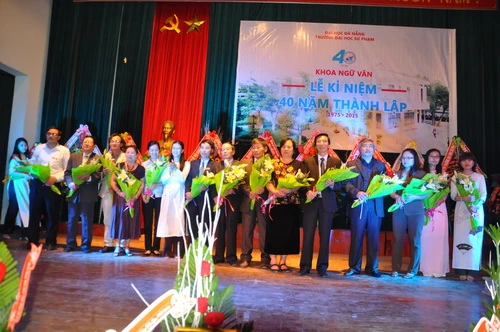 Khoa Ngữ văn Trường ĐH Sư phạm (ĐH Đà Nẵng) kỷ niệm 40 năm thành lập 