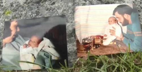 Ảnh Boos hồi còn nhỏ bên bố và mẹ ruột. Ảnh:Twincities.