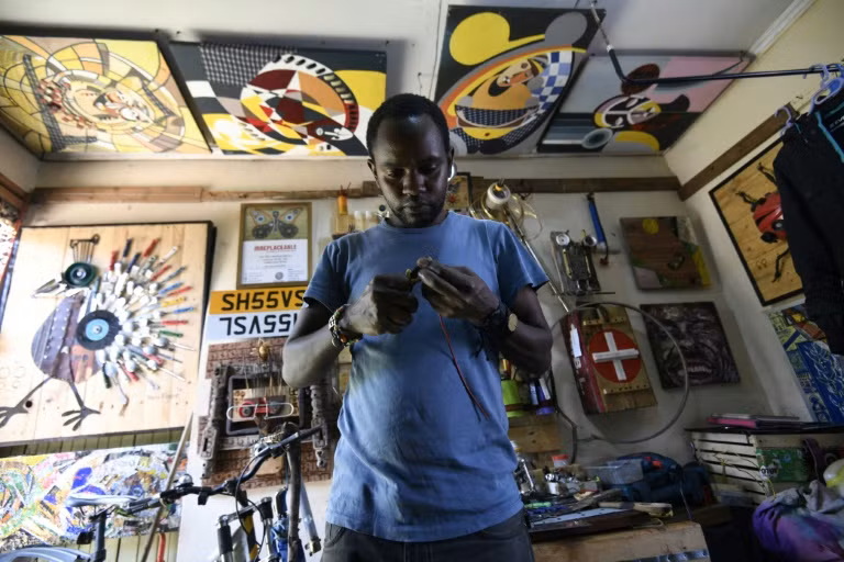 Ngure trở thành nghệ sĩ “rác thải” tạo sức lan tỏa trong bảo vệ môi trường