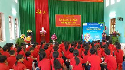 Sắc đỏ trong ngày tựu trường tại Công Sơn Sắc đỏ trong ngày tựu trường tại Công Sơn