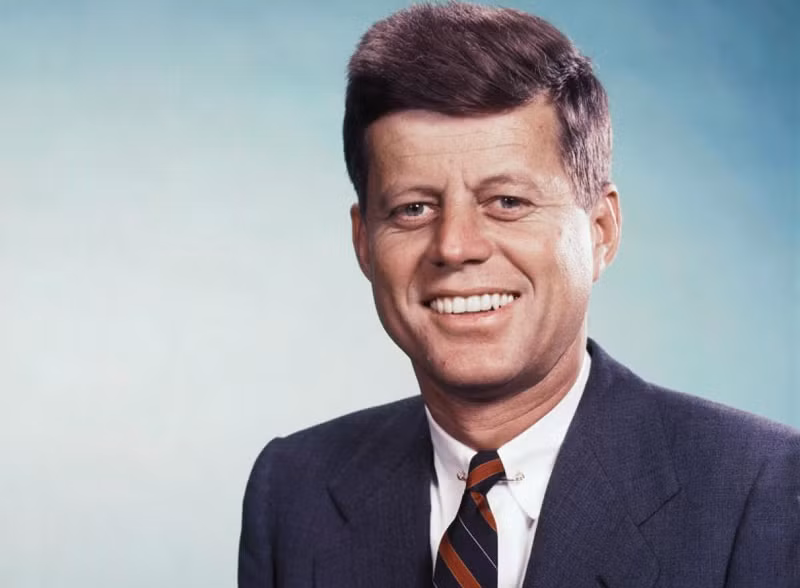 Phẩm chất và tinh thần tự lập của tổng thống Mỹ – John F. Kennerdy đã được cha ông bồi dưỡng từ nhỏ. (Ảnh: revistadiners.com)