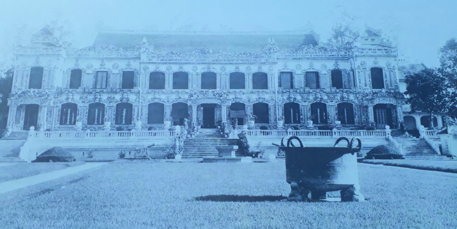 Điện Kiến Trung trước khi bị triệt hạ do chiến tranh