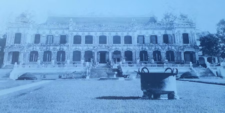 Điện Kiến Trung trước khi bị triệt hạ do chiến tranh