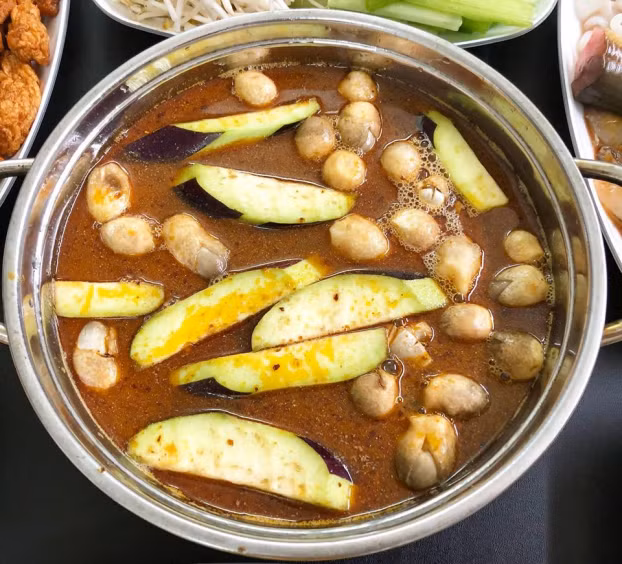 Công thức nấu lẩu mắm miền Tây đậm đà, mẹ đảm làm chiêu đãi cả nhà ngày mưa lạnh 3