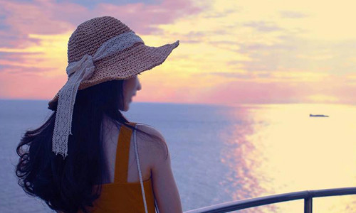 Cô vợ xinh đẹp từng ỷ lại vào tình yêu của chồng mà lơ là việc quan tâm, là một yếu tố dẫn đếnviệc chồng cô lầm đường lạc bước. Cô vợ xinh đẹp từng ỷ lại vào tình yêu của chồng mà lơ là việc quan tâm, dẫn đến việc chồng lầm đường. Ảnh: H. V.