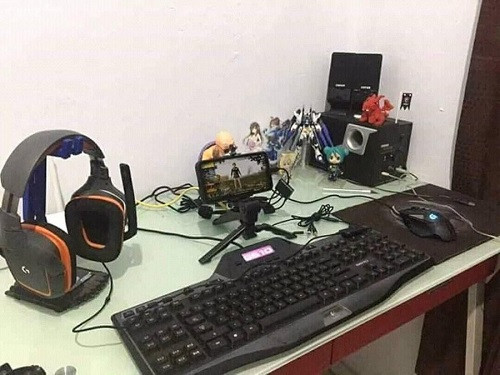Bộ phụ kiện ‘chuẩn’ khi chơi game bằng điện thoại. Bộ phụ kiện chuẩn khi chơi game bằng điện thoại.
