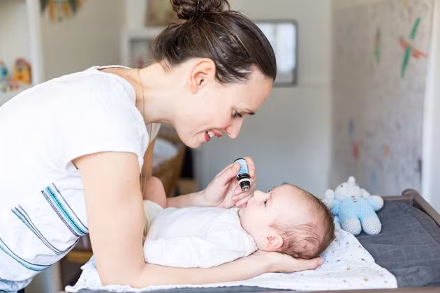 Tắm nắng cho trẻ sơ sinh có tốt như các mẹ vẫn tưởng? Đây là lý giải của BS Trí Đoàn - Ảnh 2.