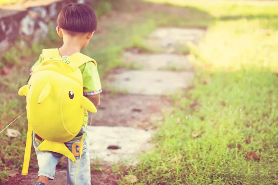 Khó khăn chính là cơ hội để trẻ rèn luyện đức tính kiên cường, dũng cảm và tự tin. (Ảnh: cocomy.net) Khó khăn chính là cơ hội để trẻ rèn luyện đức tính kiên cường, dũng cảm và tự tin. (Ảnh: cocomy.net)