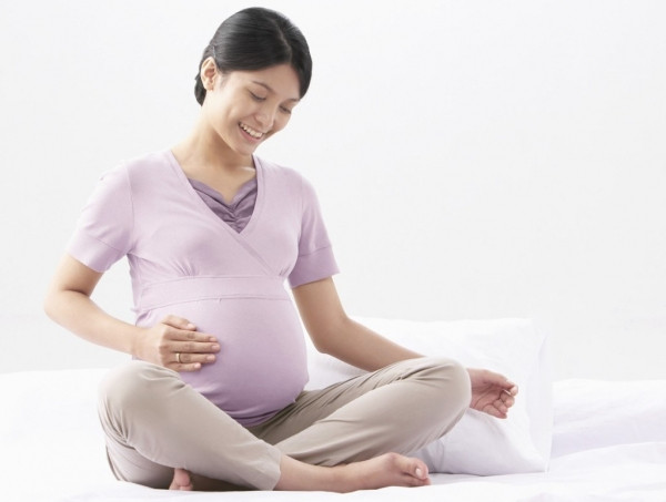 Đau đầu ở phụ nữ do đâu và cách điều trị thế nào? ảnh 1 Phụ nữ có thể gặp phải cơn đau nhức đầu dữ dội trong quá trình mang thai