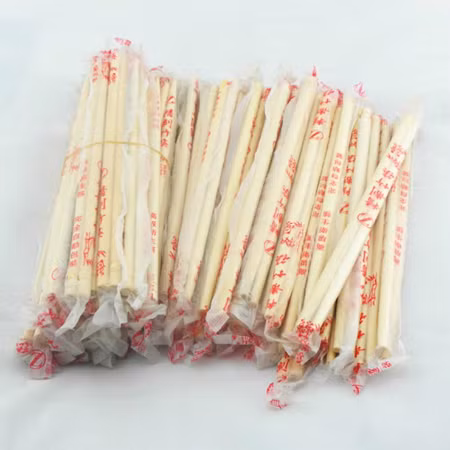 Đũa tre dùng một lần thường đi kèm đồ ăn mang về. Đũa tre dùng một lần thường đi kèm đồ ăn mang về. Ảnh:11street.my.