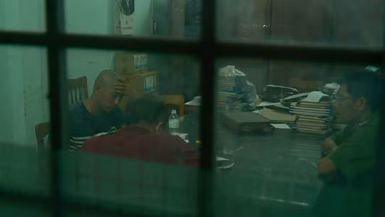 Lấy lời khai nghi phạm trong đêm