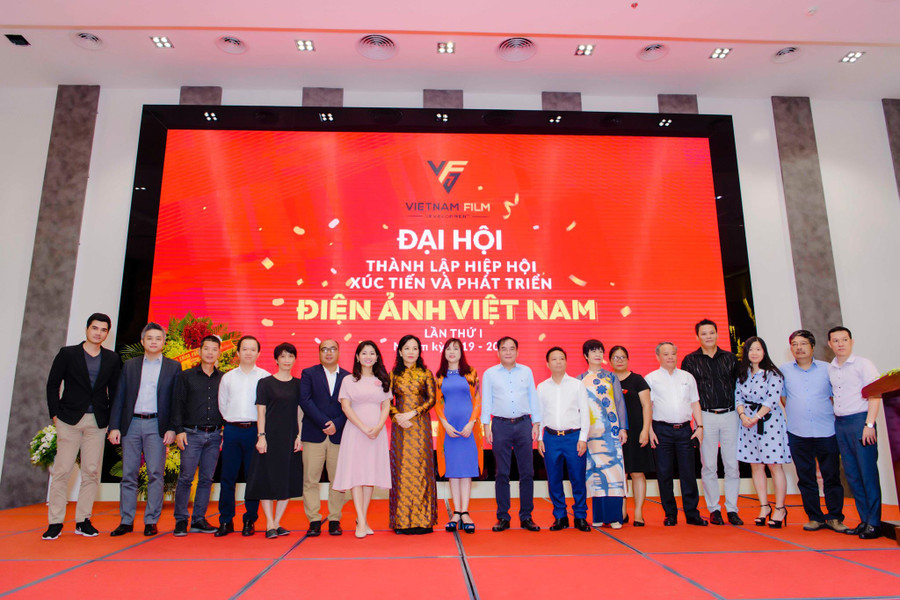 Ban Chấp hành Hiệp hội Xúc tiến và phát triển điện ảnh Việt Nam ra mắt. Ban Chấp hành Hiệp hội Xúc tiến và phát triển điện ảnh Việt Nam ra mắt.