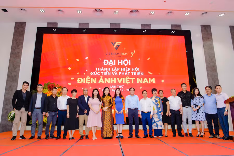 Ban Chấp hành Hiệp hội Xúc tiến và phát triển điện ảnh Việt Nam ra mắt. Ban Chấp hành Hiệp hội Xúc tiến và phát triển điện ảnh Việt Nam ra mắt.