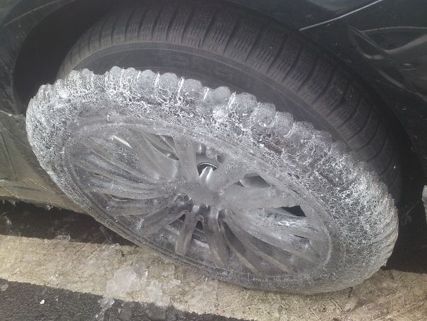 Sau hai ngày mưa và băng tuyết tấn công