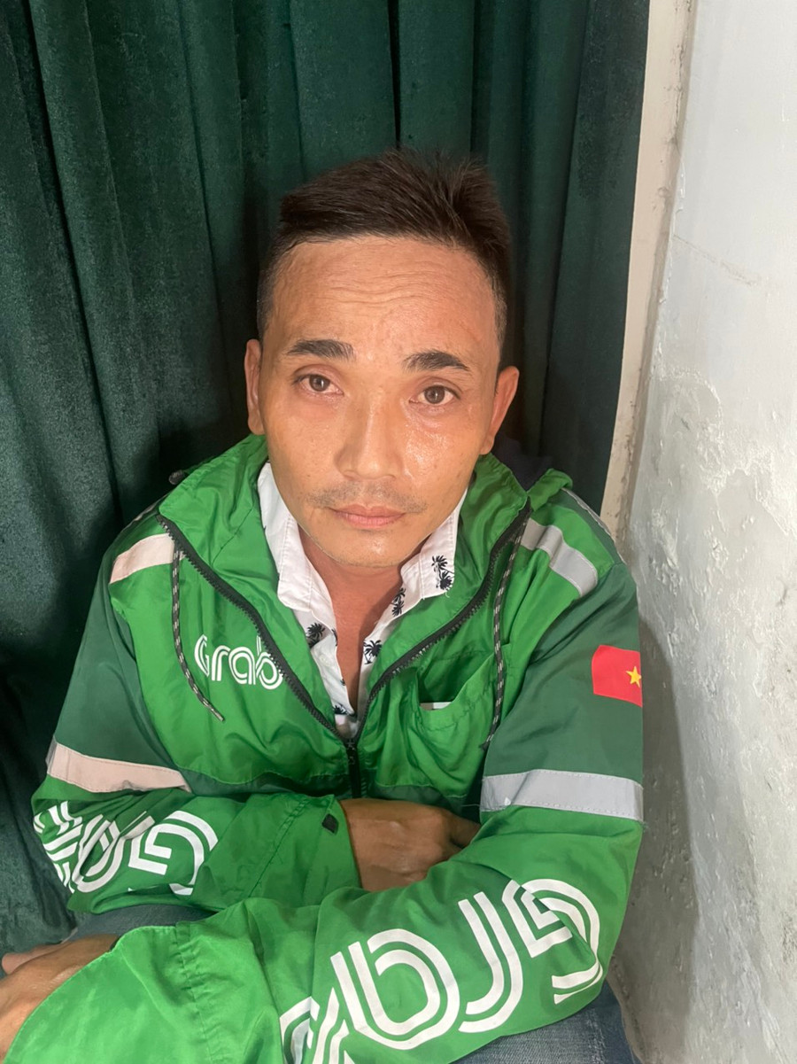 Tô Trọng Hoàng Phương bị cảnh sát bắt giữ. Tô Trọng Hoàng Phương bị cảnh sát bắt giữ.