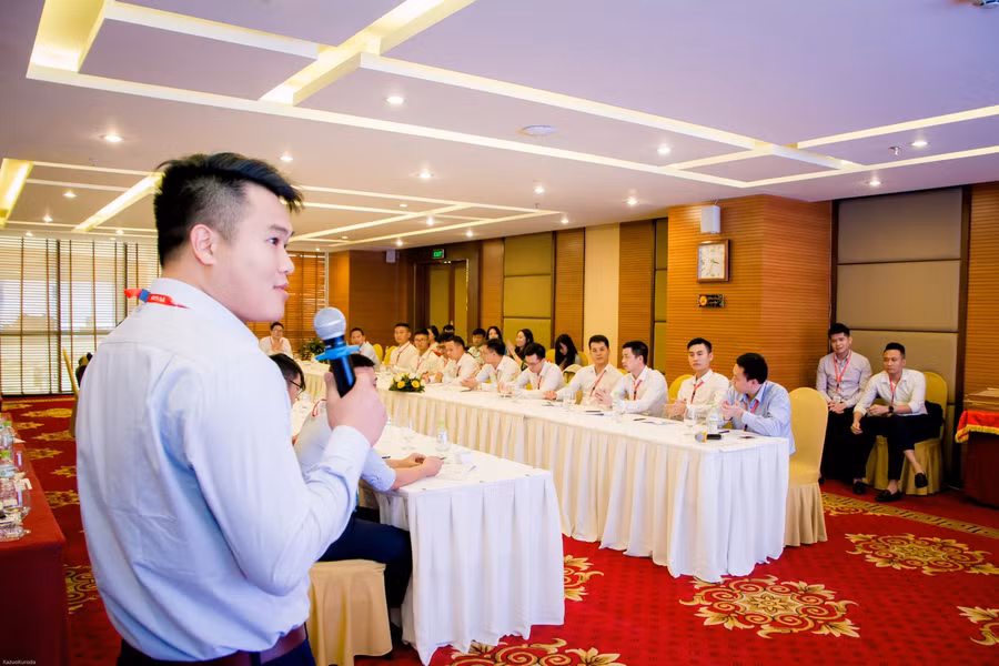 Các đại biểu phát biểu thảo luận tại Hội nghị