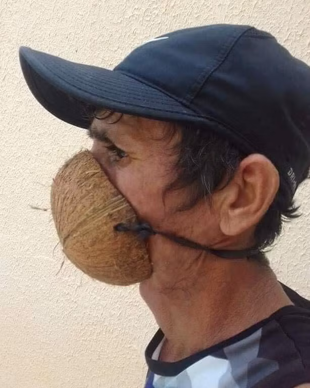 Khẩu trang có 1 không 2