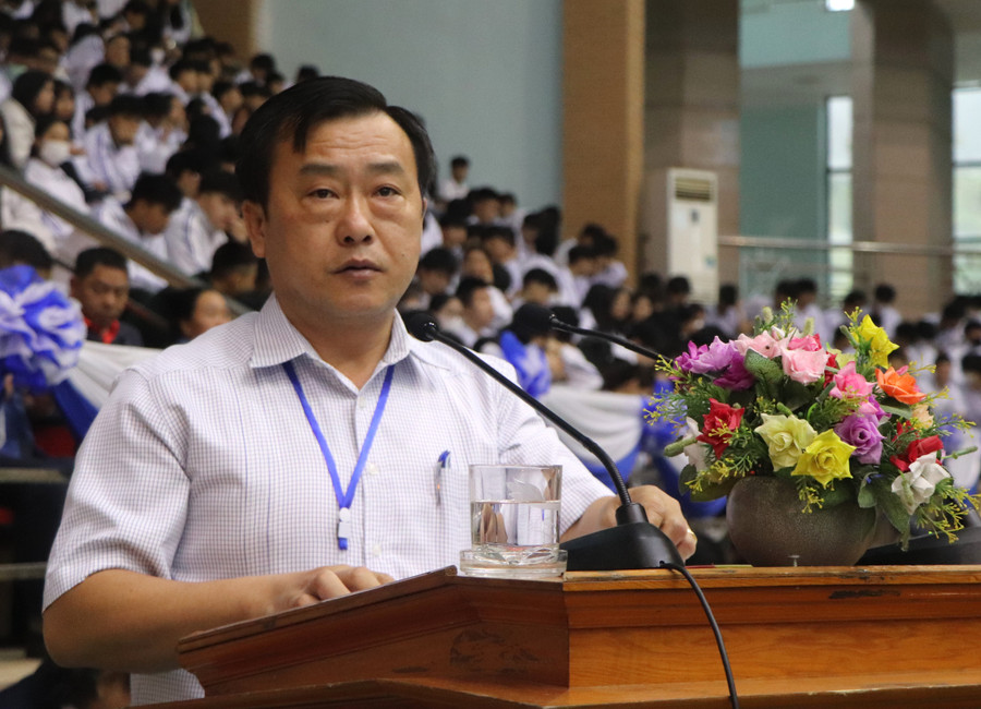 Ông Vừ A Bằng phát biểu tại lễ khai mạc.