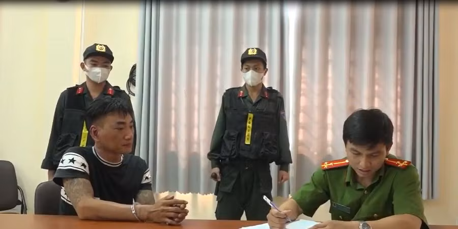 Một trong số các đối tượng bị bắt giữ.