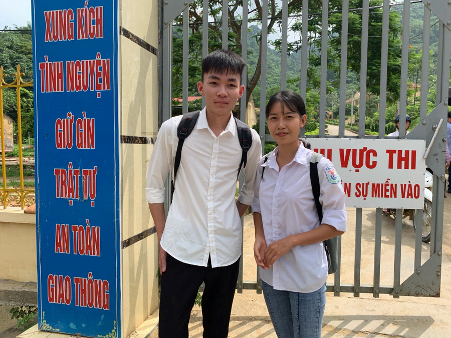 Thí sinh Bàn Duy Hoàng và Nguyễn Thị Thủy Thí sinh Bàn Duy Hoàng và Nguyễn Thị Thủy