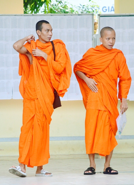 Các Tăng sinh dự thi.