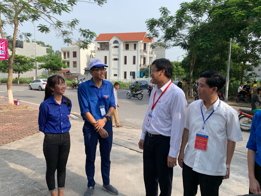 Thứ trưởng Lê Hải An động viên sinh viên tình nguyện