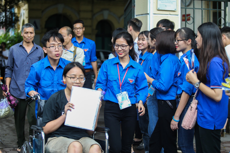 Rất nhiều lực lượng cũng đã ra quân hỗ trợ thí sinh trong kỳ thi quan trọng này.