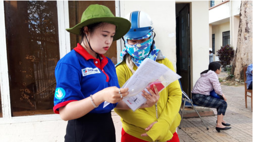 Hỗ trợ thí sinh và người nhà tại Kon Tum