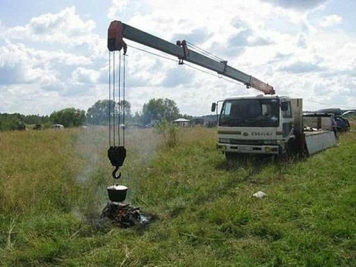 Cách tài xế xe cẩu nấu cơm.