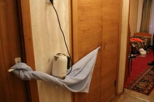 Trong cái khó, ló cái khôn.