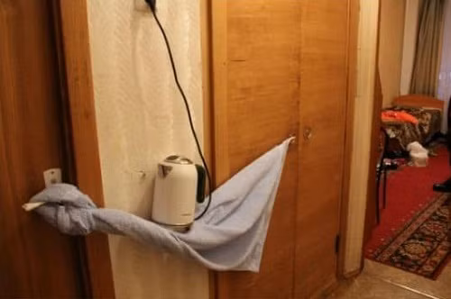 Trong cái khó, ló cái khôn.