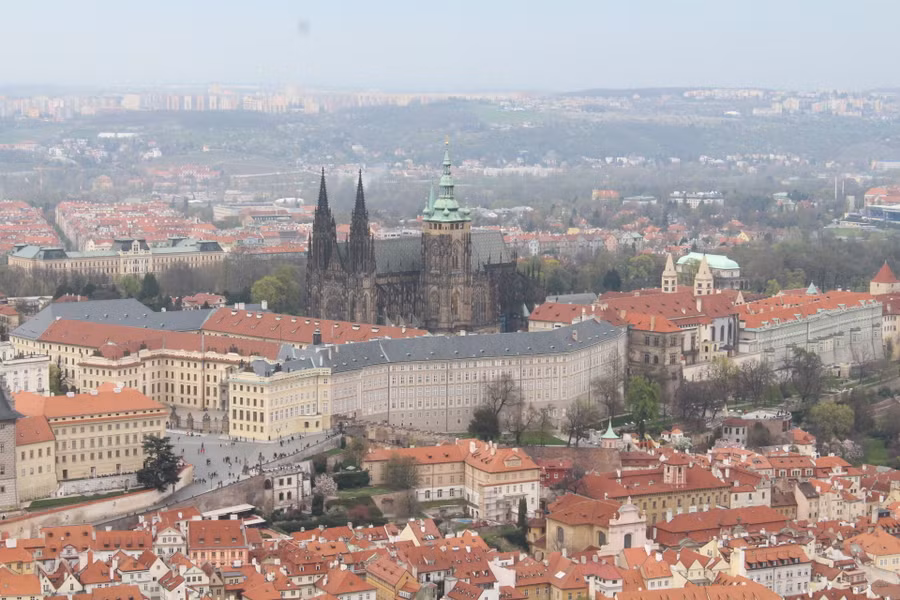 Lâu đài Praha từ tầm quan sát trên đỉnh Tháp Petrin