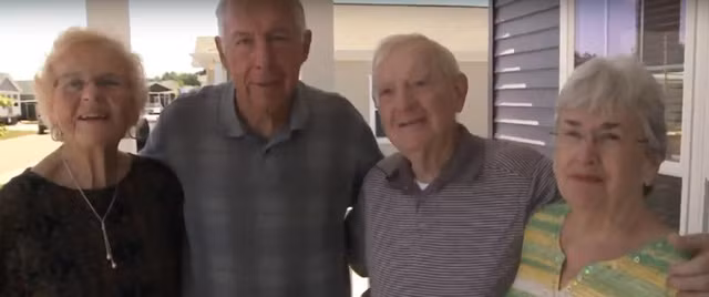 Hạnh phúc giới thiệu gia đình với nhau