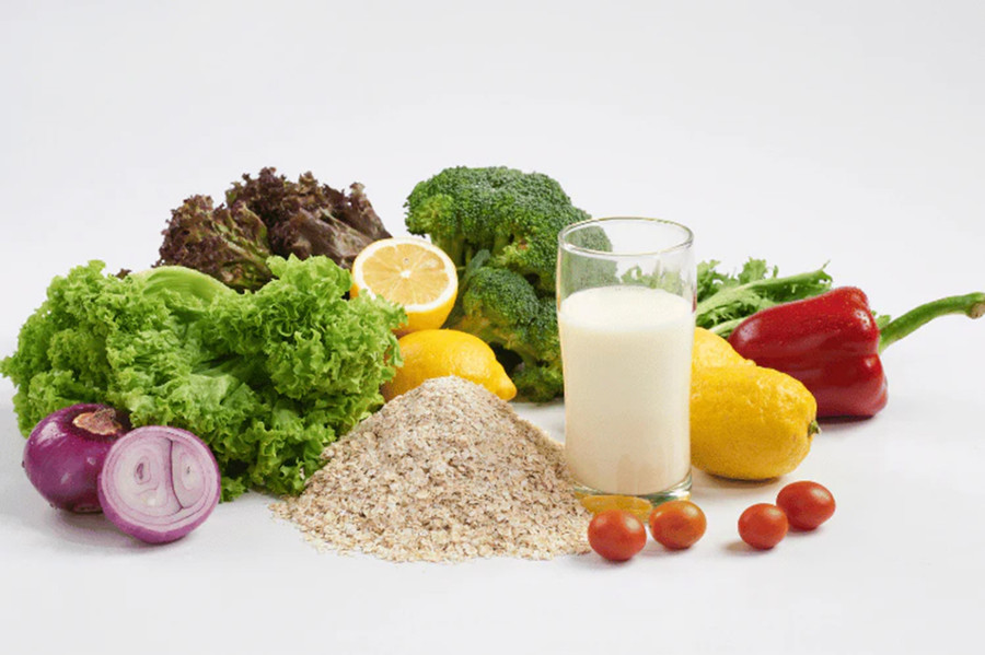 Các sản phẩm từ sữa, giàu axit lactic và canxi, đóng một vai trò quan trọng trong việc củng cố và làm trắng răng. (Ảnh: ITN) Các sản phẩm từ sữa, giàu axit lactic và canxi, đóng một vai trò quan trọng trong việc củng cố và làm trắng răng. (Ảnh: ITN)